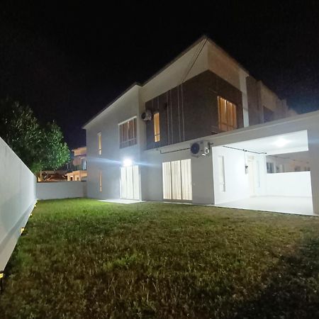 Bungavilla Resthouse Sendayan Port Dickson Buitenkant foto